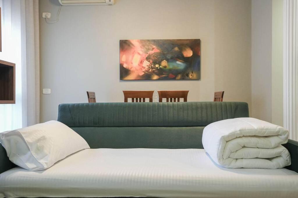 Staycation, City Center Apartment With Balcony Tirana Bagian luar foto