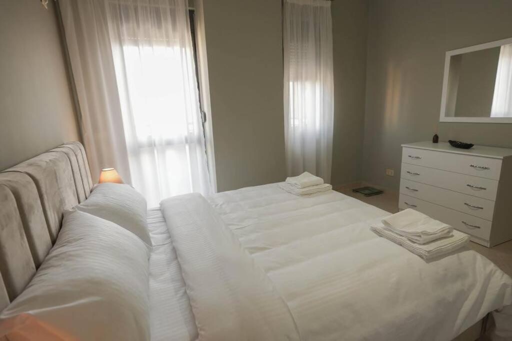 Staycation, City Center Apartment With Balcony Tirana Bagian luar foto